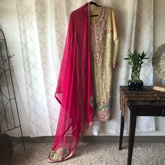 Paskistan Wedding Dress and Dupatta - Picture 1 of 8